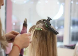 Какие причёски можно делать с наращёнными волосами?